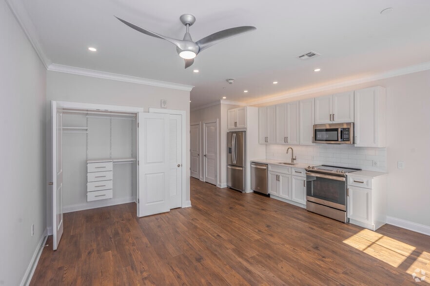 Studio - 469SF - Bedroom - The Promenade at Lynbrook