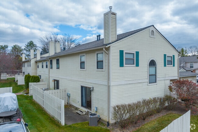 Building Photo - Walnut Woods Condominiums