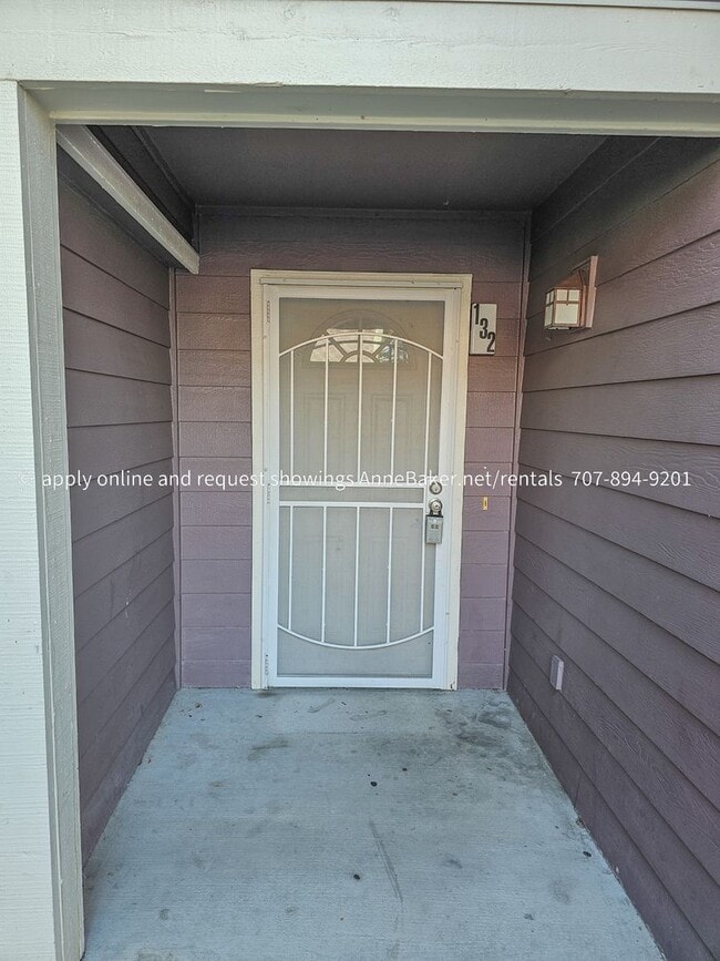 Building Photo - Close to Shopping Cloverdale 2 Bedroom Available Now