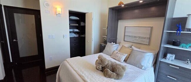 Building Photo - 951 Brickell Ave