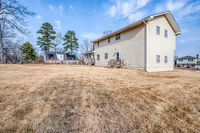 Building Photo - Beautiful Hopewell Move In Ready Home!