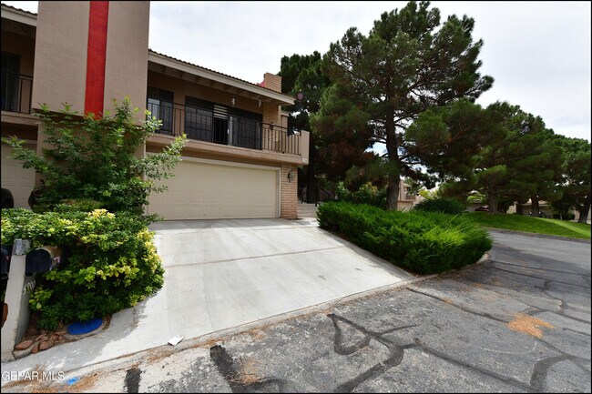 Building Photo - 5900 Mira Hermosa Dr
