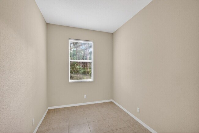 Building Photo - 4991 Bonsai Cir