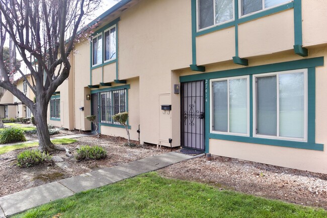 Primary Photo - Homey 3-bedroom townhome in Glen Eden - Ha...