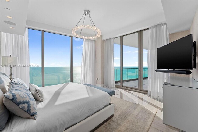 Building Photo - 17901 Collins Ave