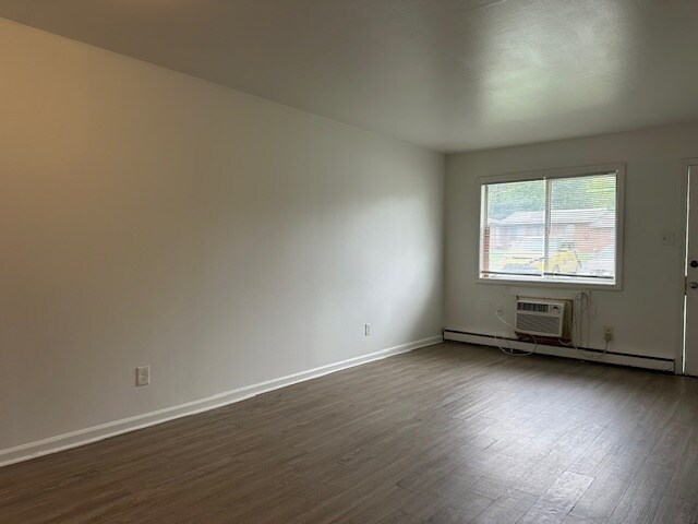 Building Photo - 1815 McKnight Mill Rd