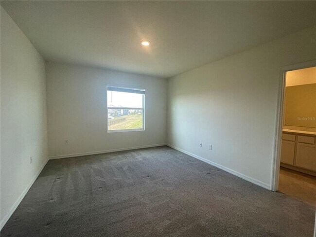 Building Photo - 33078 Major Oak Dr