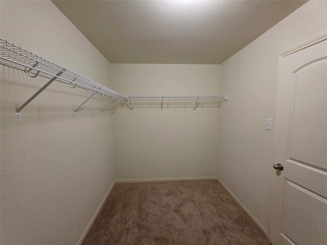 Building Photo - 723 Crystal Lakes Dr