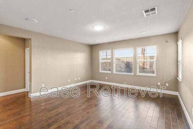 Building Photo - 479 W Esplanade Dr