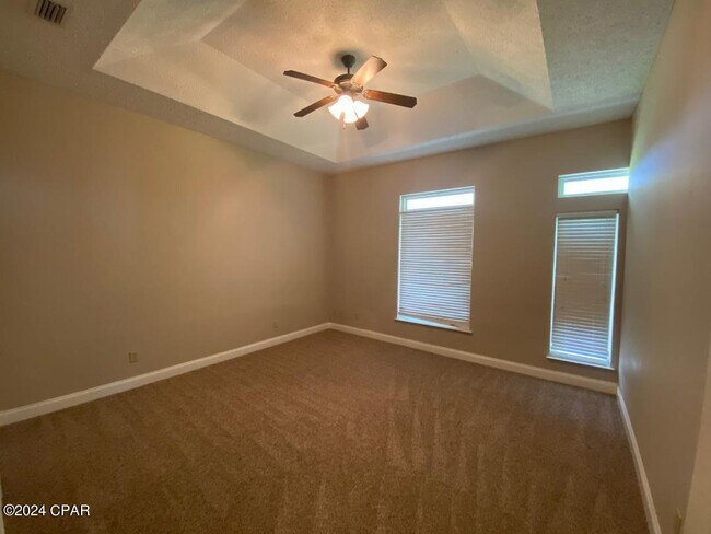 Building Photo - 4031 Oak Forest Dr