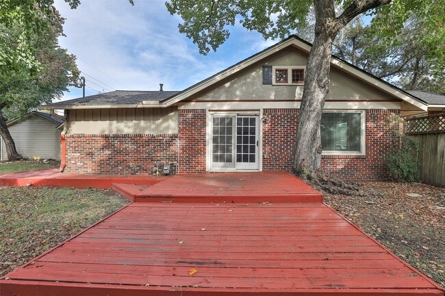 Building Photo - 607 Lakeview Dr