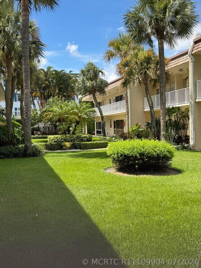 Building Photo - 640 Snug Harbor Dr