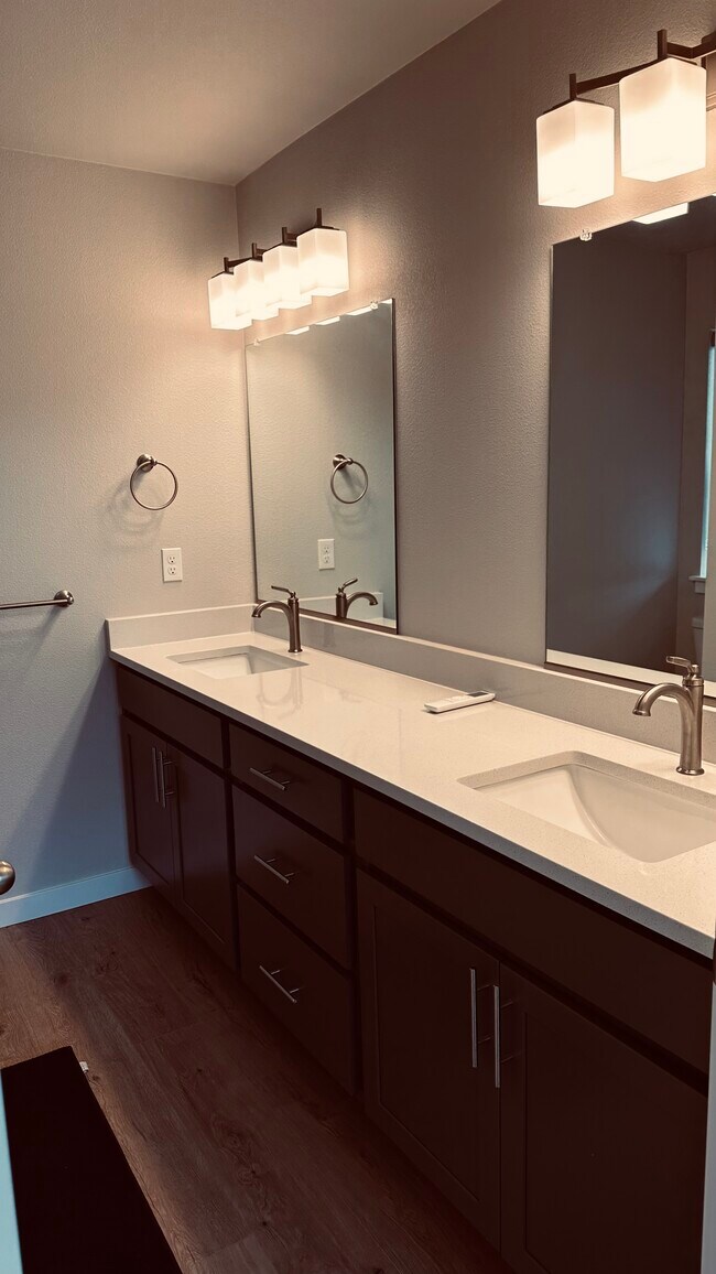 Master Bathroom - 19724 SW Brandy Ln