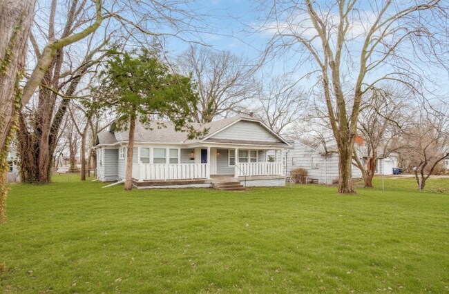 Building Photo - SEE IT NOW: Charming Updated Home in a Qui...