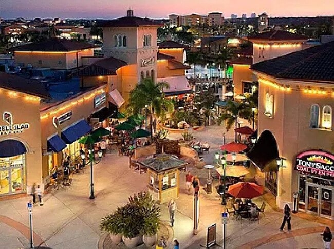 Building Photo - 8010 Via Sardinia Way