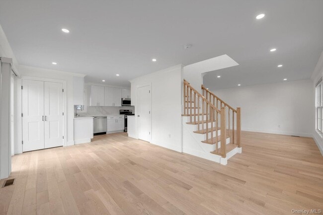 Building Photo - One Manhasset Ave