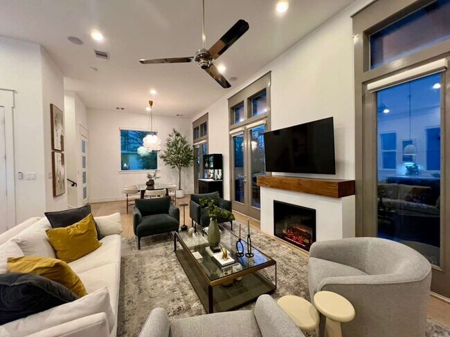 Building Photo - 9811 Mocking Bird Hill Ln