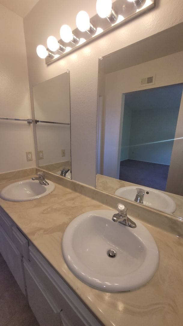 Building Photo - Penasquitos Bluffs East in San Diego