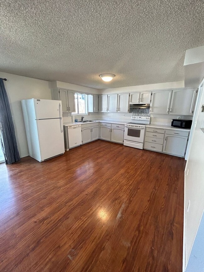Building Photo - 2 Bedroom 2 Bath House