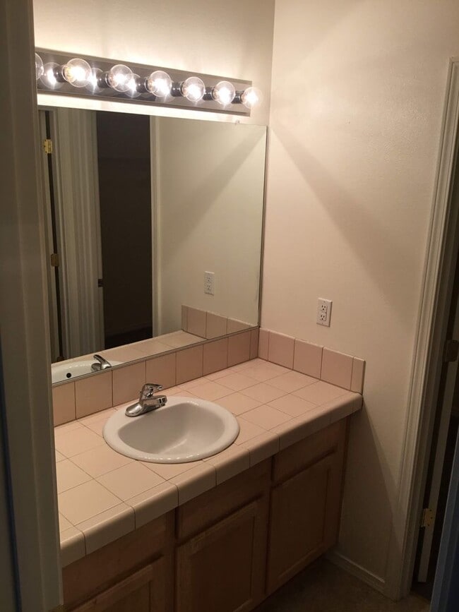 Building Photo - 3 Bedroom house in Bethel-Danebo Area