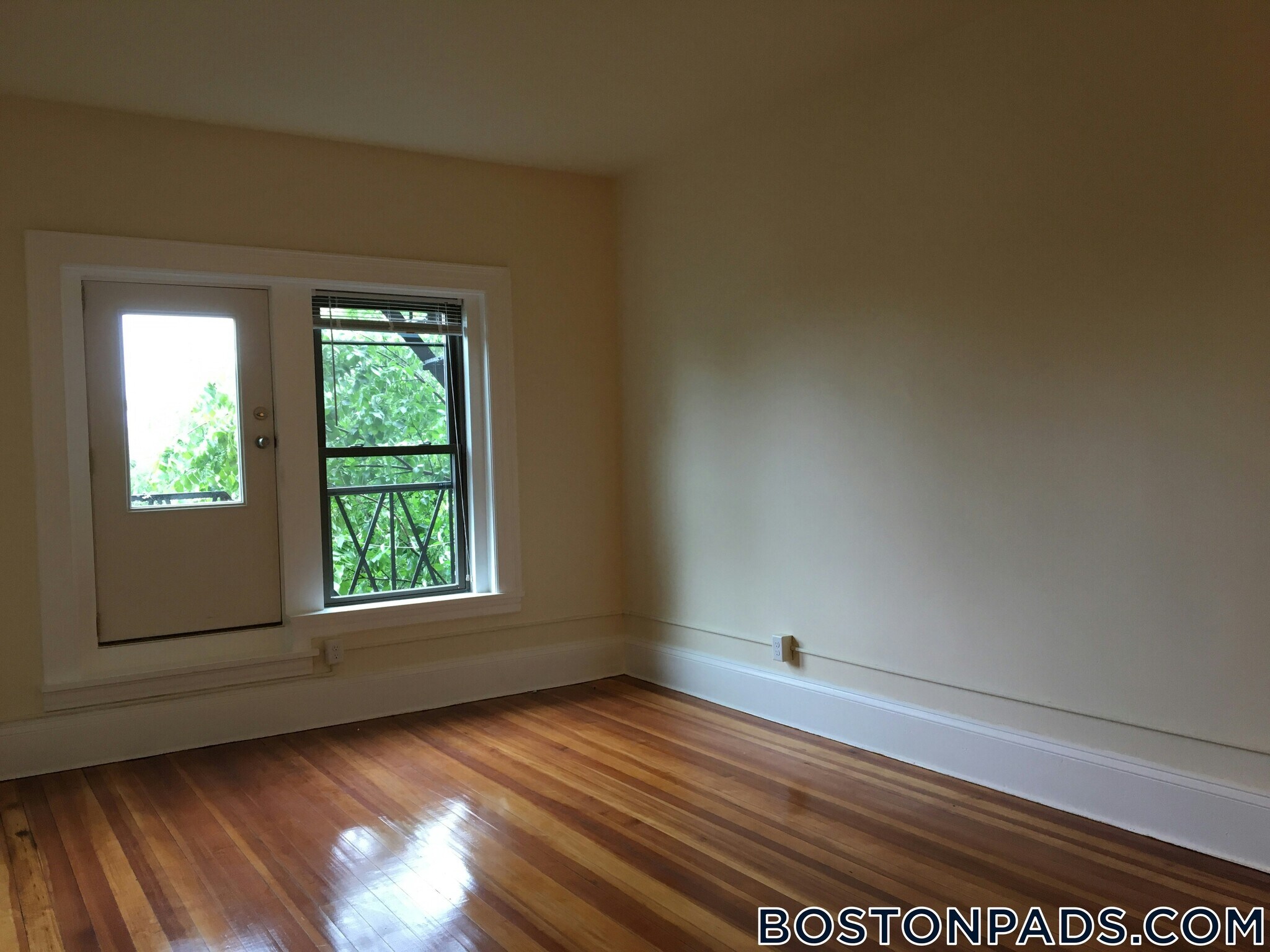 Building Photo - 1463 Beacon St