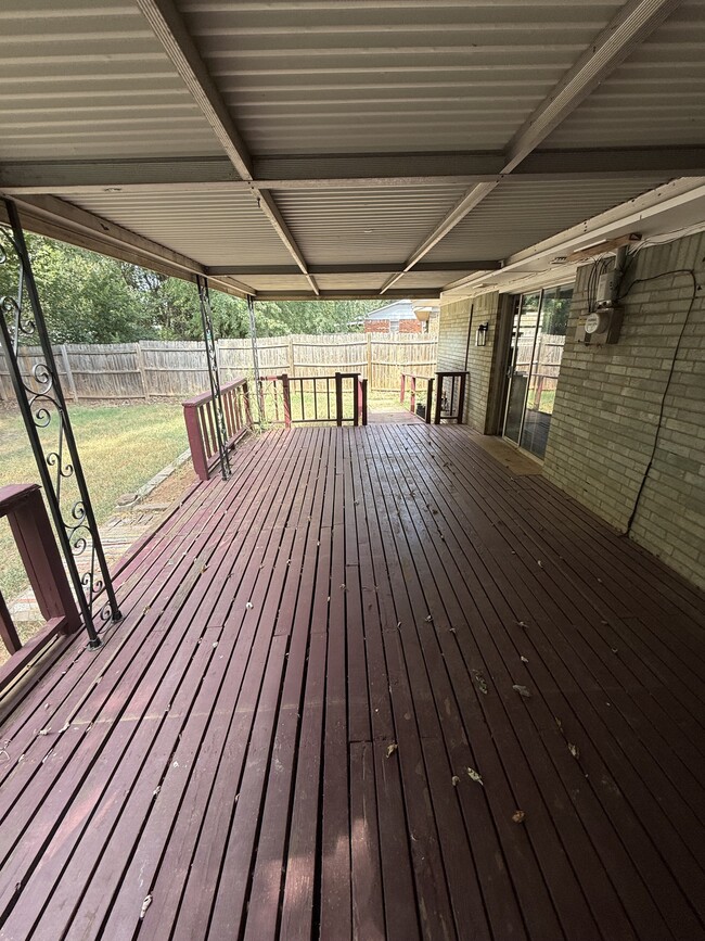 Building Photo - 507 Meadow Lake Dr