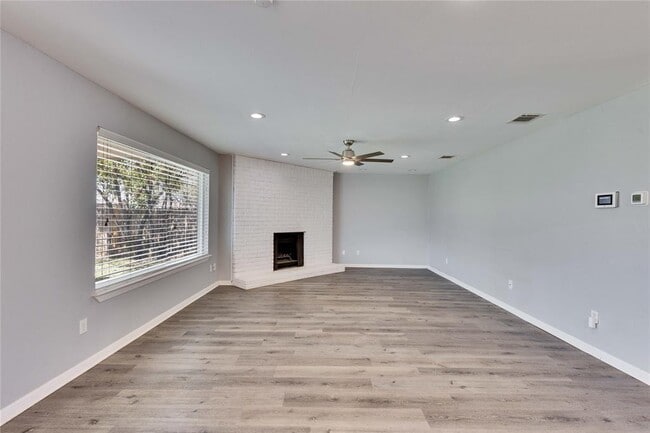 Building Photo - 1712 W Mesa Park Dr