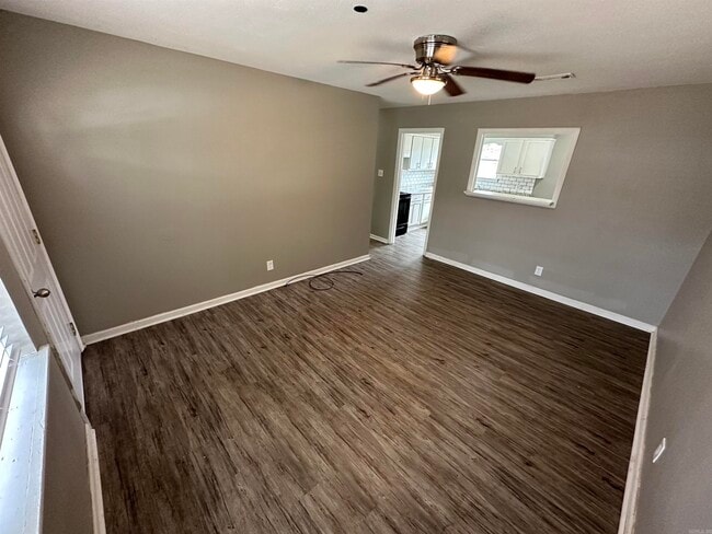 Building Photo - 6921 Redwood Dr