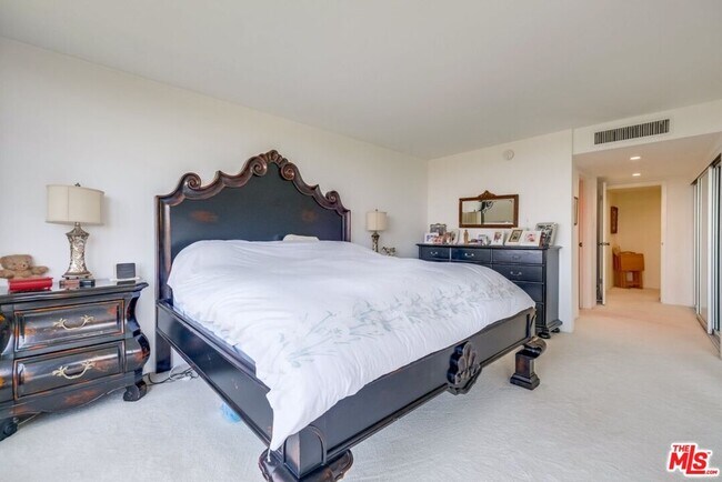 Building Photo - 4337 Marina City Dr