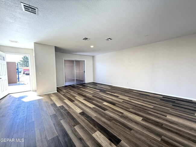 Building Photo - 10407 Ashwood Dr