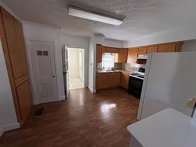 Building Photo - 2534 Cole Dr