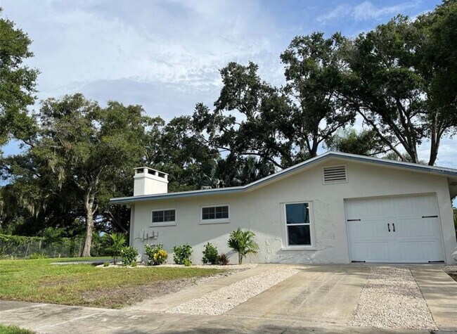 Building Photo - 6400 Evergreen Ave