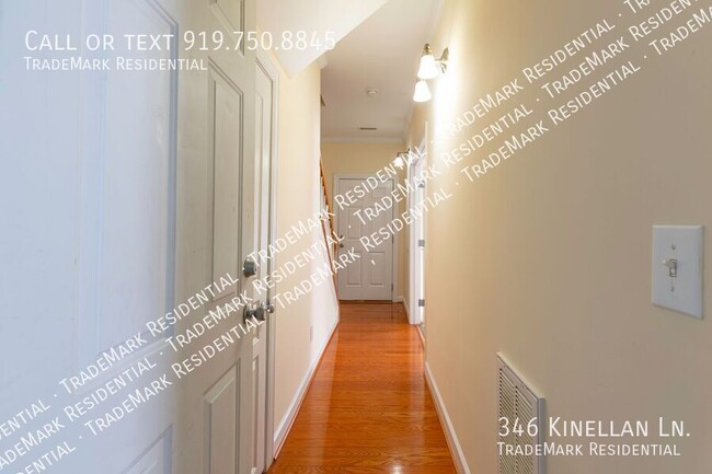 Building Photo - Spacious 4-Bedroom, 2.5-Bathroom Townhouse...