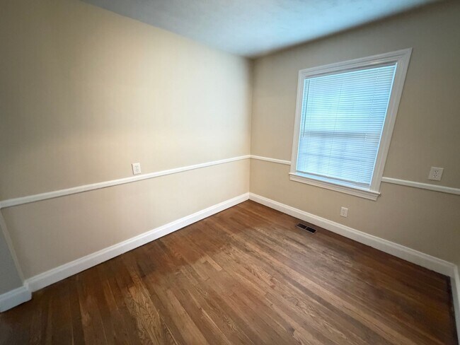 Building Photo - 825 Parkway Dr