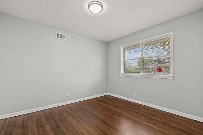 Building Photo - Fully Renovated Whitehaven Gem - Open To Section 8