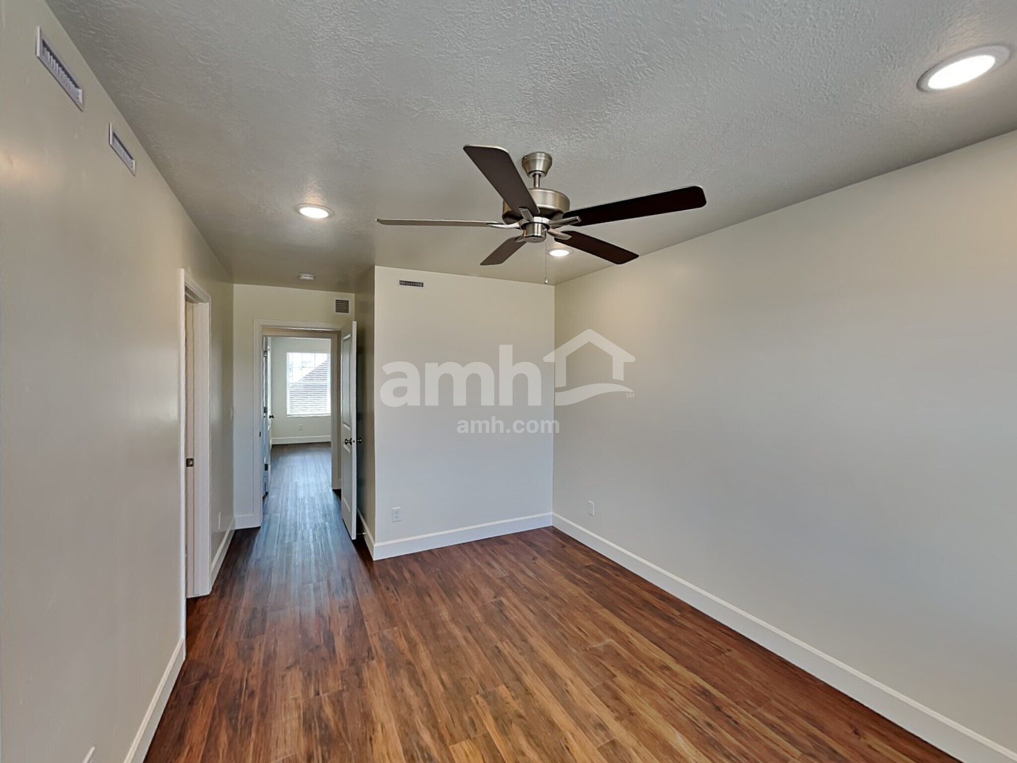 Building Photo - 11022 S Trocadero Ave