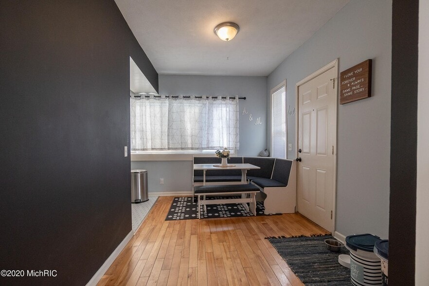 Building Photo - 416 5th St NW