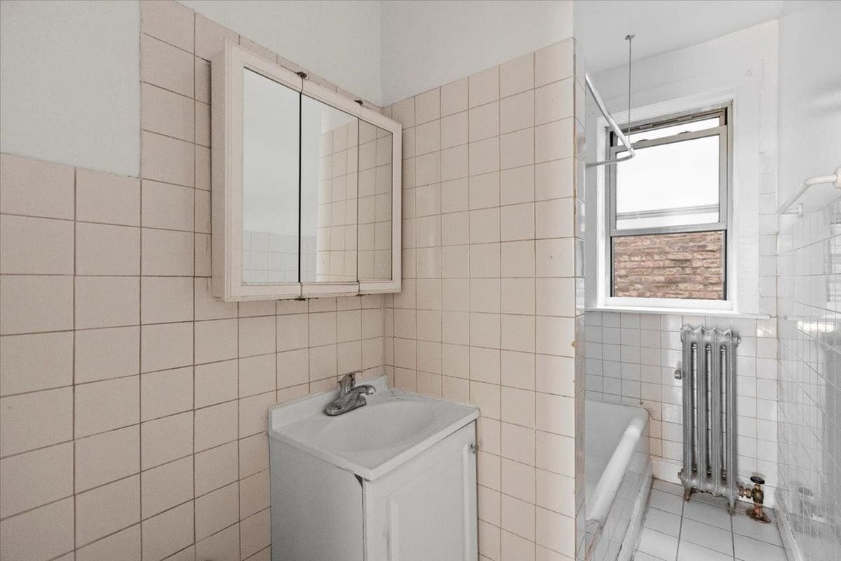 Building Photo - 2342 W Touhy Ave