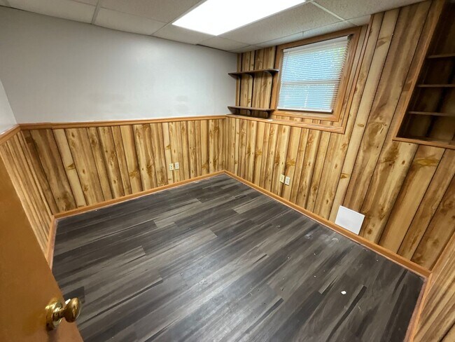 Building Photo - Large Home for Rent in Independence