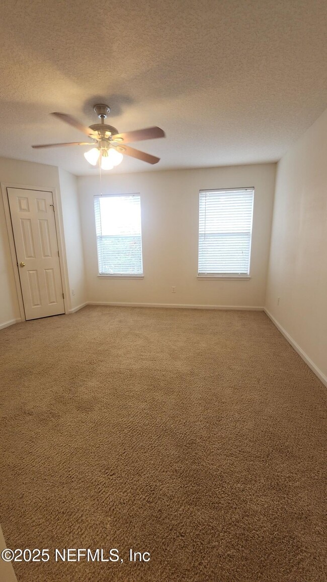 Building Photo - 607 Scrub Jay Dr