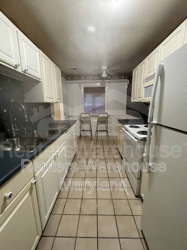 Building Photo - 931 Topview Dr