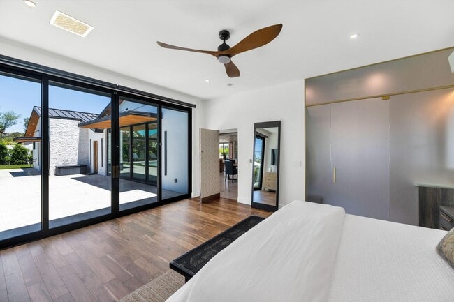 Building Photo - 5812 N 44th Pl