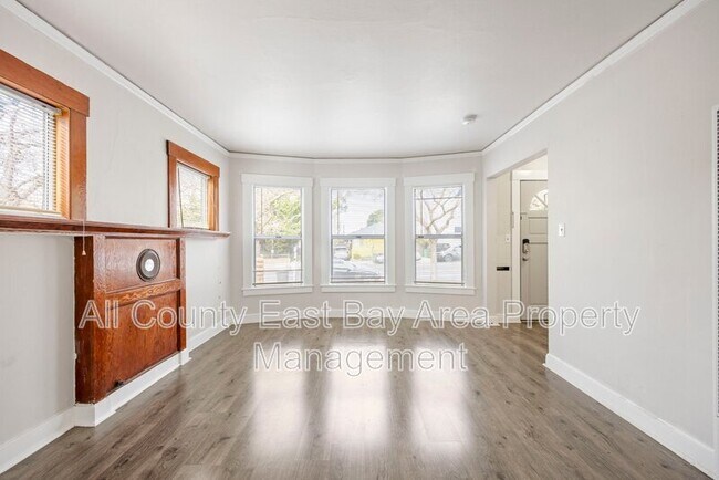 Building Photo - 1015 47th St