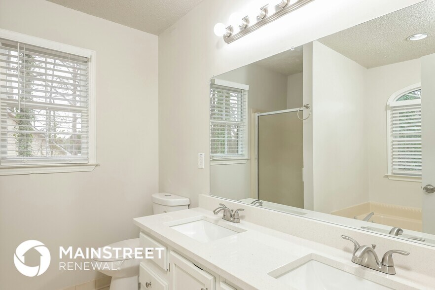 Building Photo - 2202 Independence Dr SW