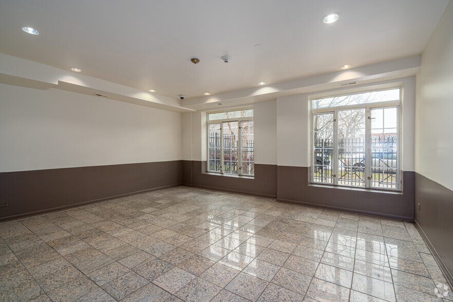 Lobby Photo - 4114 W Washington Blvd Chicago, IL 60624