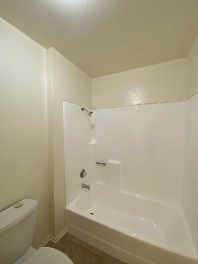 Building Photo - Alamitos Beach Spacious Condo