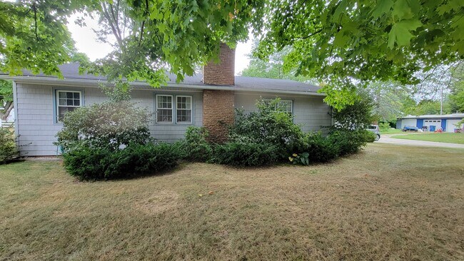 Primary Photo - 680 W Fennville St