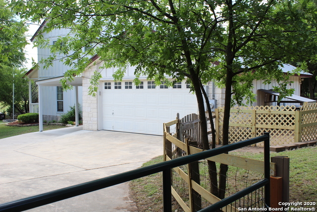 Building Photo - 25160 Toutant Beauregard Rd