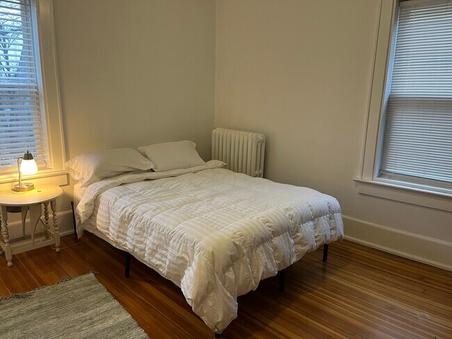 Building Photo - 25 Besch Ave