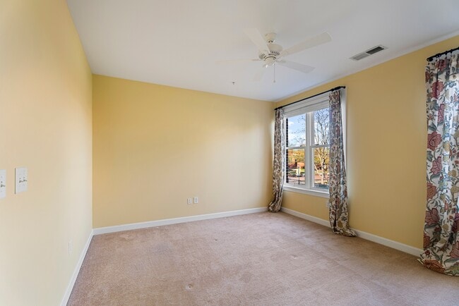 Building Photo - 35 E All Saints St